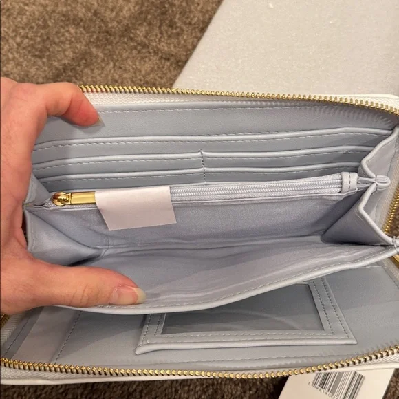 Betsey Johnson floral embroidered zip around wristlet wallet NWT - Picture 5 of 5